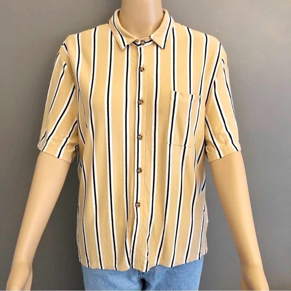 Double Zero Pastel Yellow Stripes Short Sleeves Button Down Shirt Blouse. Medium